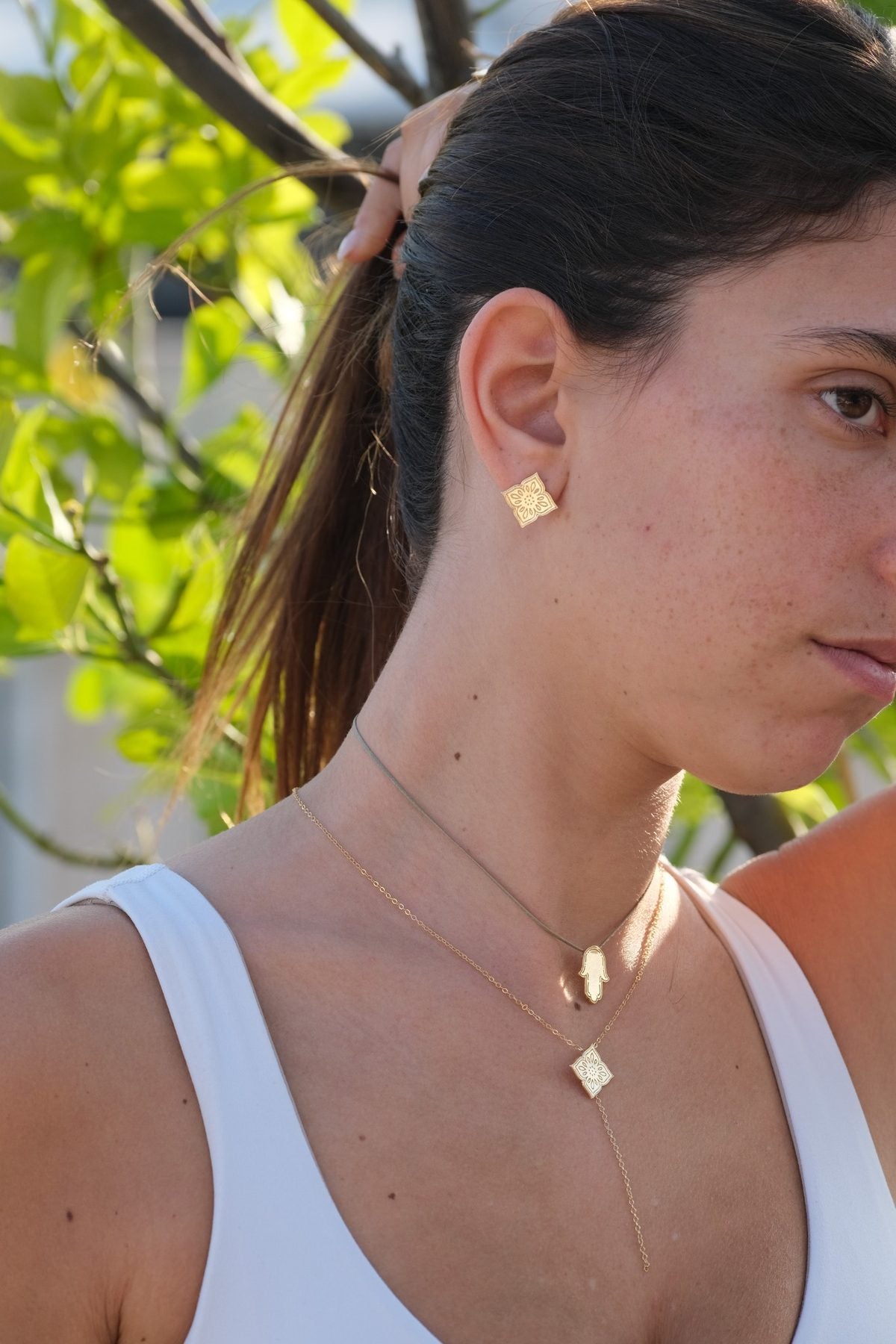 עגילי פרח בזהב, עבודת יד – Shira Studio